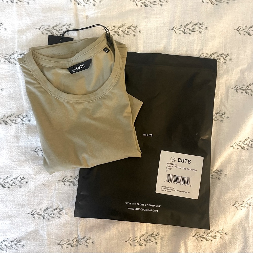 NWT Cuts Almost Friday Cropped Tee - Picture 5 of 9